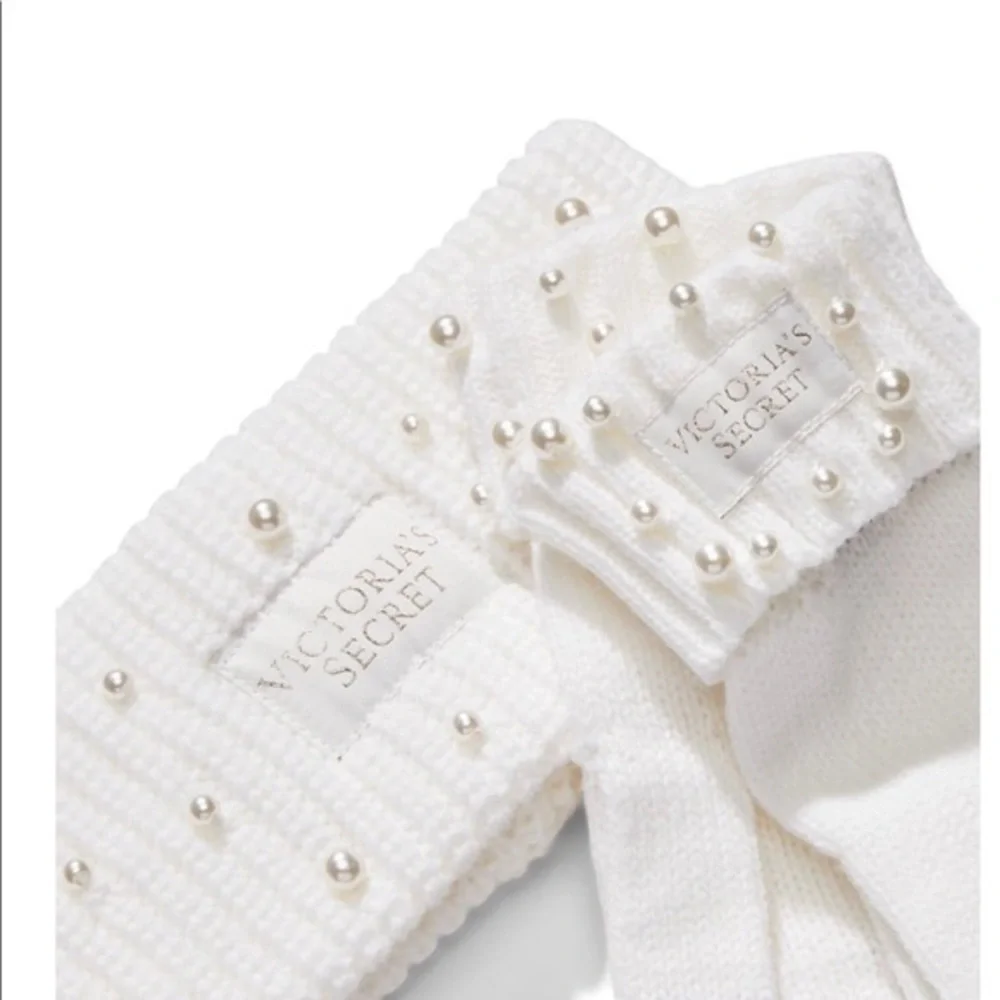 🆕VS Coconut White embellished gloves and headband
